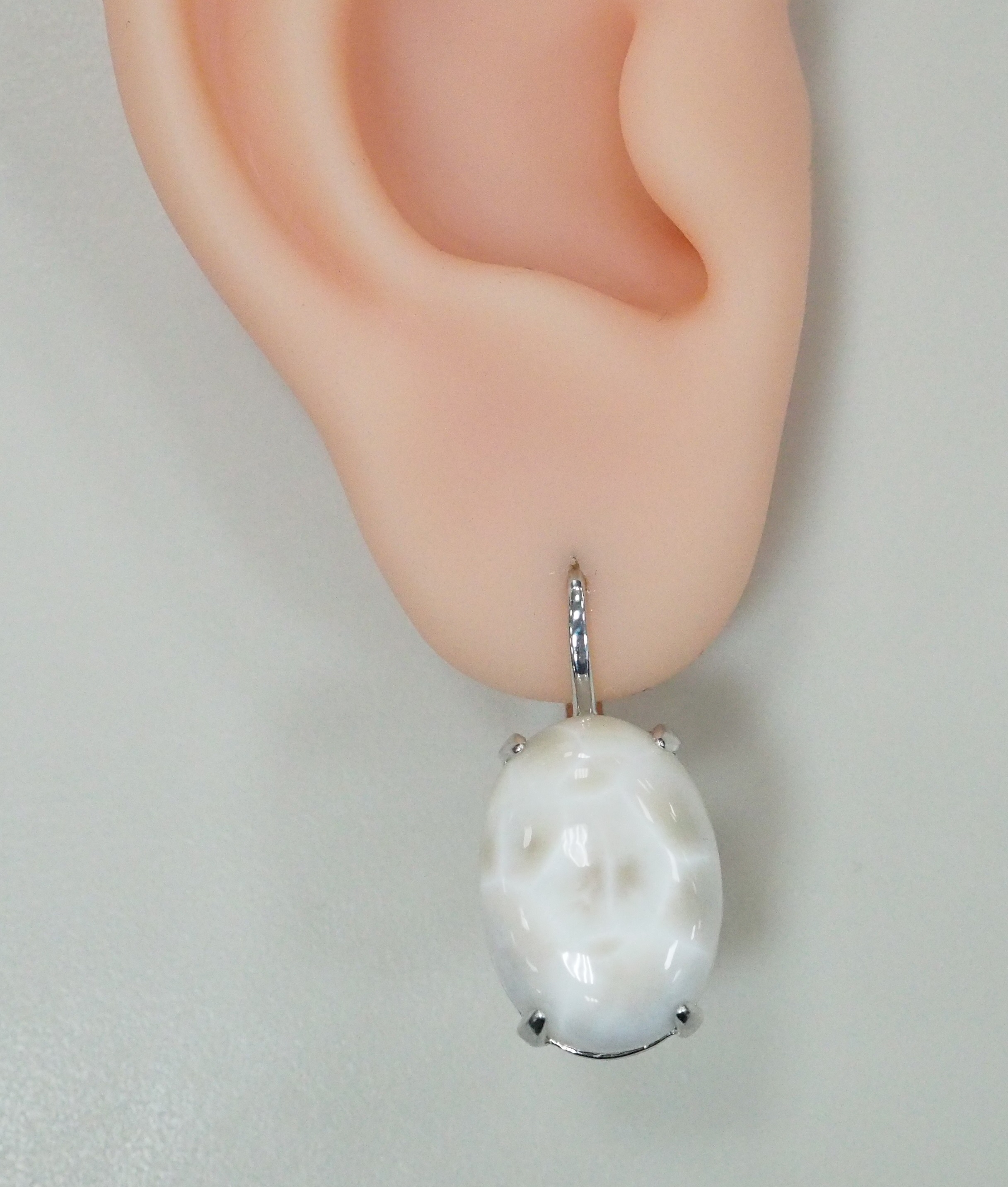 Серебряные серьги с натролитами